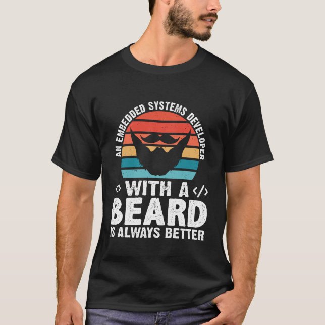 T-shirt Un développeur de systèmes embarqués avec une barb (Devant)