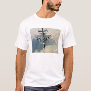 T-shirt Un F-16 Faucon combattant ravitaille