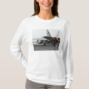 T-shirt Un F/A-18C Hornet démarre depuis le poste de pilot