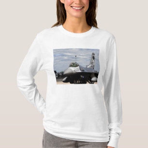 T-shirt Un faucon F-16 de combat