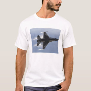 T-shirt Un faucon F-16 de combat tire des g élevés