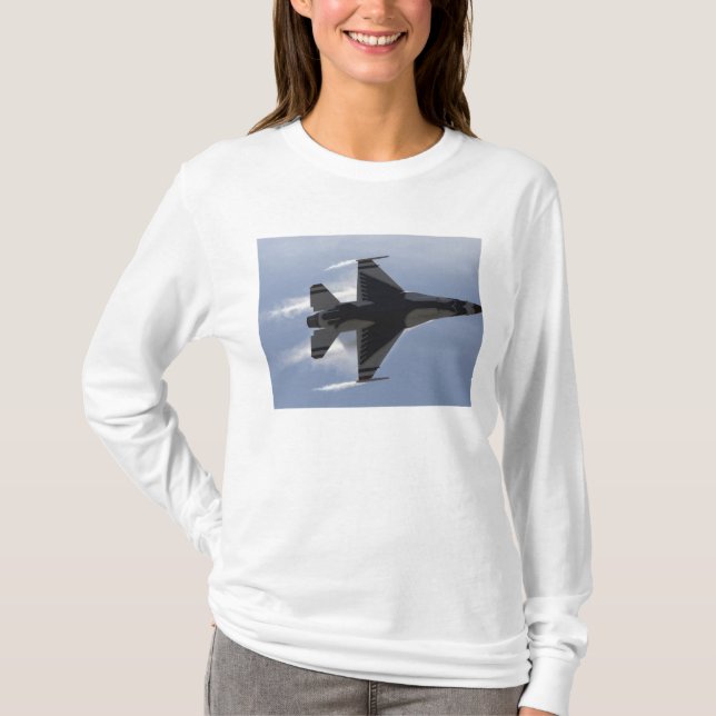 T-shirt Un faucon F-16 qui combat tire des G élevés (Devant)