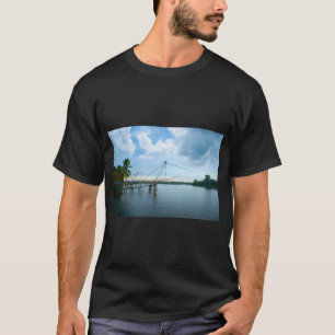 T-shirt Un filet de pêche chinois et une petite hutte