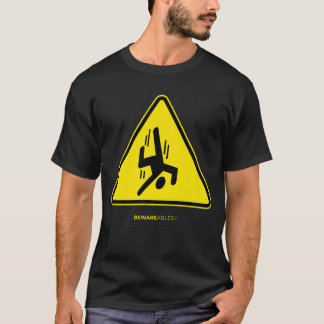 T-shirt Un gars en chute drôle signe avertissement triangl