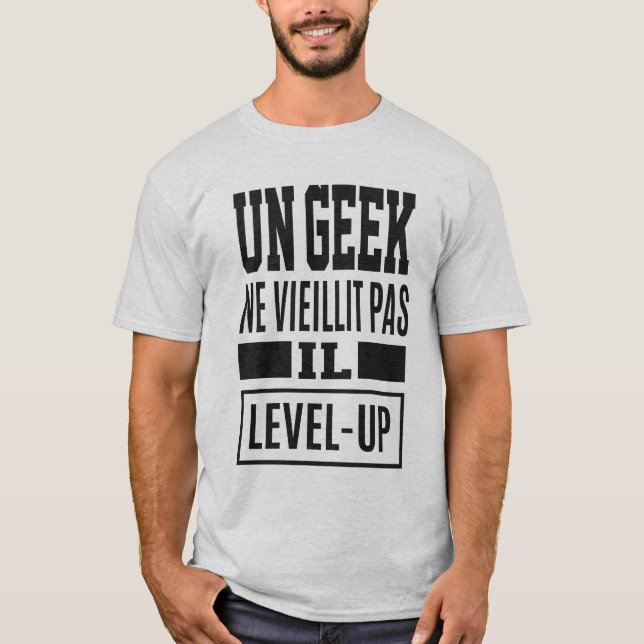 T-shirt Un Geek Ne Vieillit Pas (Devant)