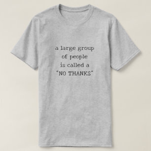 T-shirt Un Grand Groupe De Gens Est Appelé "Non Merci"