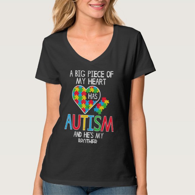 T-shirt Un Gros Morceau De Mon Coeur A Autisme Conscience  (Devant)