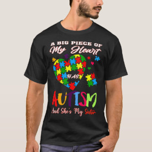 T-shirt Un Gros Morceau De Mon Coeur A L'Autisme Et Elle E