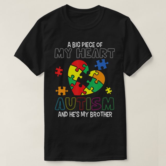 T-shirt Un gros morceau de mon coeur a l'autisme Il est mo (Design devant)