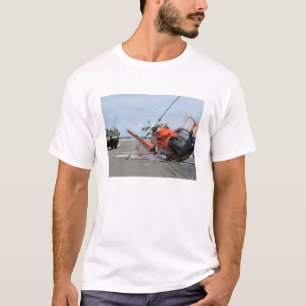 T-shirt Un hélicoptère Dolphin MH-65 de la Garde côtière a