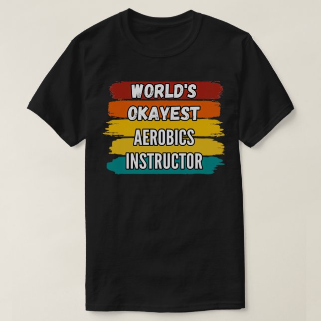 T-shirt Un instructeur d'aérobic donne Worldx27s Okayest A (Design devant)