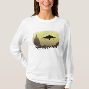 T-shirt Un jet Harrier atterrissant sur le Mall à l'aube a