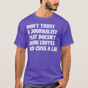 T-shirt Un Journaliste Qui Boit Du Café Cuss A Lot 1