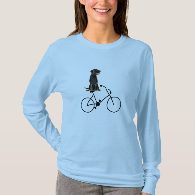 T-shirt Un Labrador noir montant une chemise de bicyclette (Devant)