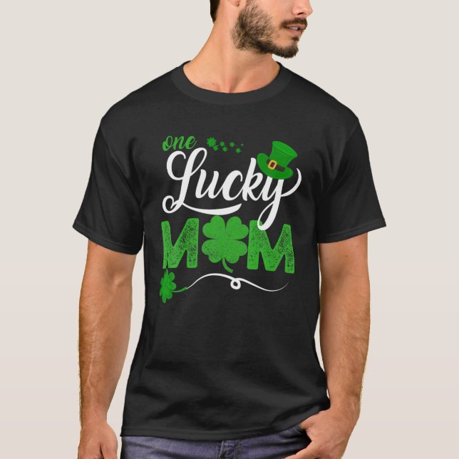 T-shirt Un Lucky Mom Funny St Patrick Day Mom Cadeau (Devant)