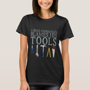 T-shirt Un Mauvais Ouvrier Reproche Ses Outils