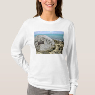 T-shirt Un mémorial aux prisonniers de guerre sur l'île