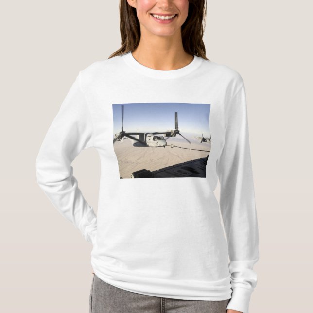 T-shirt Un MV-22 Osprey ravitaille le mi-vol (Devant)