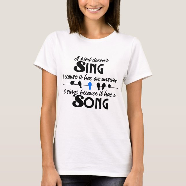 T-shirt Un oiseau ne chante pas parce qu'il a une réponse. (Devant)