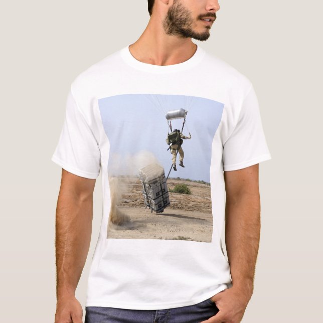 T-shirt Un pararescueman descend dans la zone (Devant)