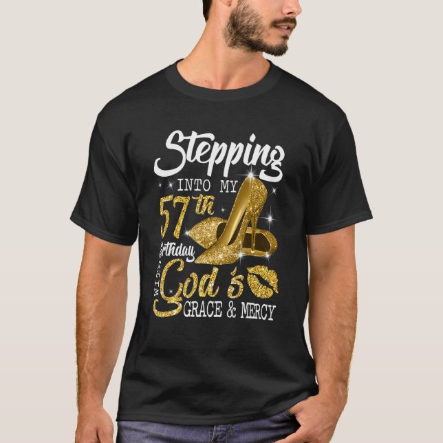T-shirt Un pas dans mon 57e anniversaire avec la grâce de  (Devant)