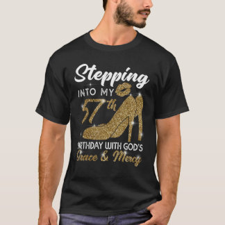 T-shirt Un pas dans mon 57e anniversaire avec la grâce de