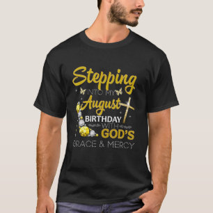 T-shirt Un pas dans mon Août Anniversaire avec la grâce de