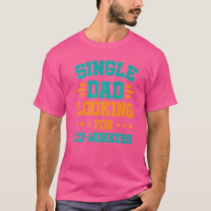 T-shirt Un père célibataire à la recherche de ses collègue