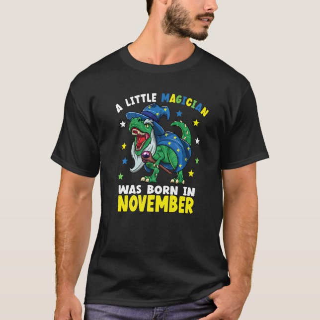 T-shirt Un Petit Magicien Est Né En Novembre (Devant)