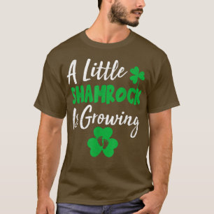 T-shirt Un Petit Shamrock Est En Train De Croître De Migno