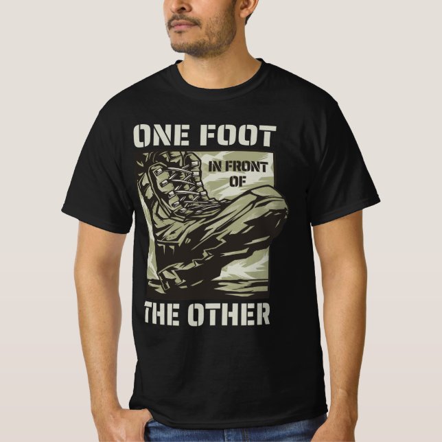 T-shirt Un pied devant l'autre - Slogan militaire (Devant)