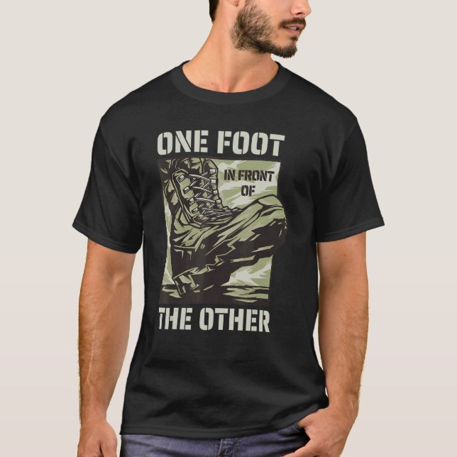 T-shirt Un pied devant l'autre Slogan militaire (Devant)