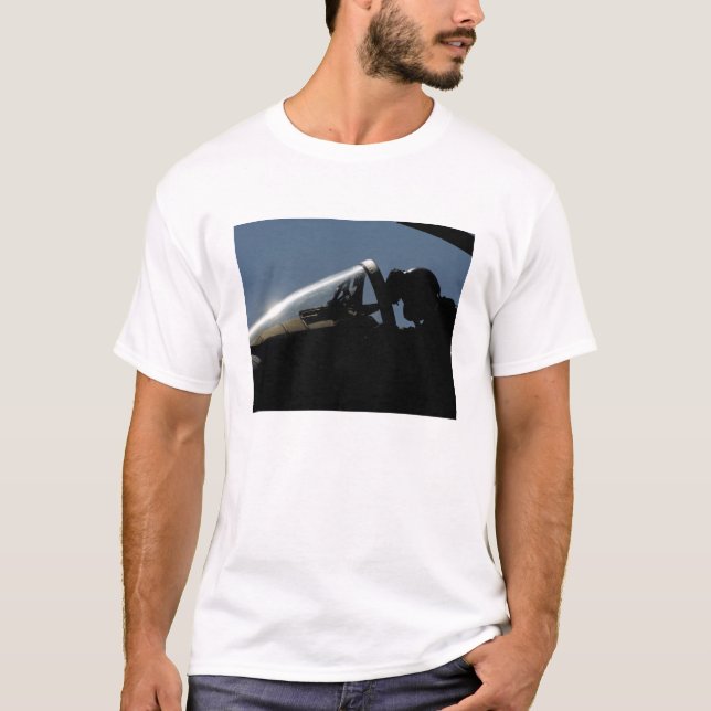 T-shirt Un pilote se prépare au décollage (Devant)