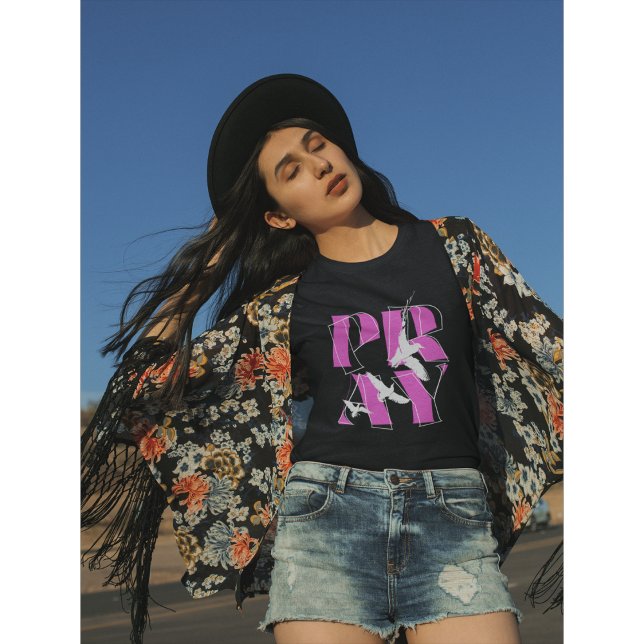 T-shirt Un rappel simple priez pour la foi chrétienne (Caught in a moment… and covered in prayer.)