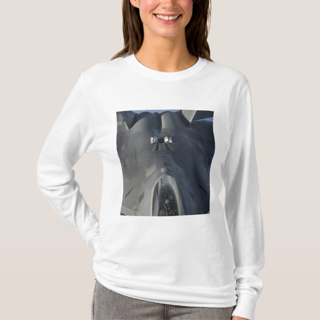 T-shirt Un Raptor F-22 se met en position pour recevoir f (Devant)