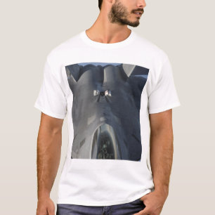 T-shirt Un Raptor F-22 se met en position pour recevoir f