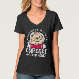 T-shirt Un Régime Équilibré Est D'Avoir Cupcake Chaque Mai