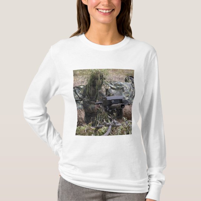 T-shirt Un soldat avec lance-grenades MK-19 (Devant)