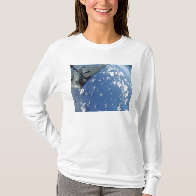 T-shirt Un Stratotanker KC-135 réfute un esprit B-2 (Devant)