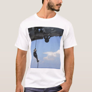 T-shirt Un technicien explosif de disposition d'ordonnance