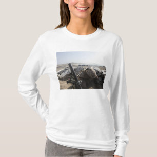 T-shirt Un US Marine tire un mortier à Salinas, Pérou