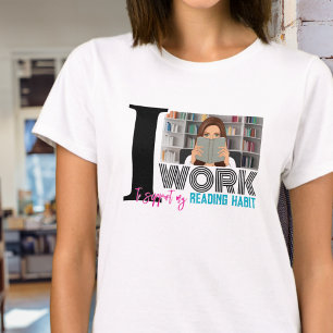 T-shirt Un ver de livre tendance pour soutenir l'habitude 