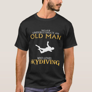 T-shirt Un vieil homme qui aime la Skydiving