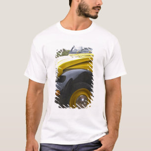 T-shirt Un vieux Citroen noir et jaune 2CV 2 CV,
