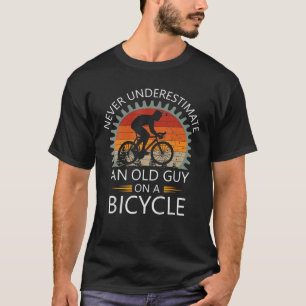 T-shirt Un Vieux Gars Sur Un Vélo Vintage Jamais Sous
