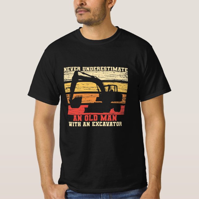 T-shirt Un Vieux Homme Avec Un Excavateur (Devant)