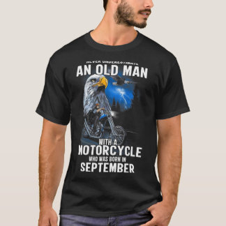T-shirt Un Vieux Homme Avec Une Moto Né En Septembre