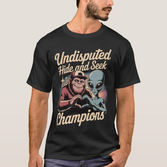 T-shirt Undisputed Hide and Seek Champions Bigfoot & Alien (Devant)