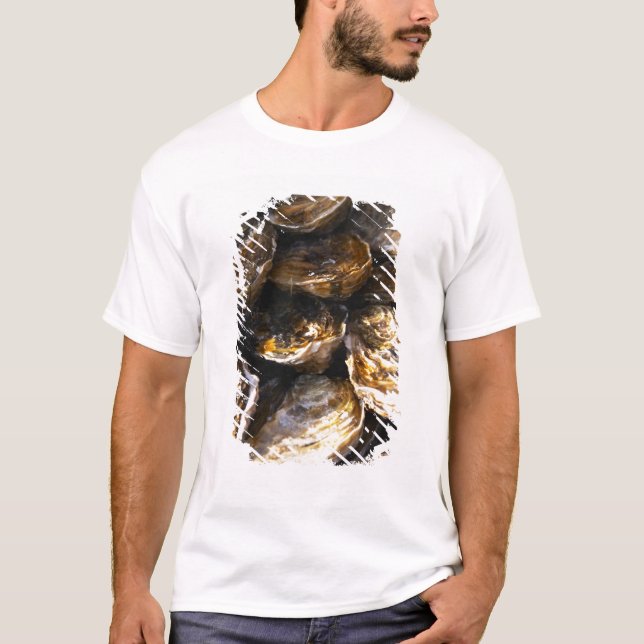T-shirt Une assiette d'huîtres. (Devant)