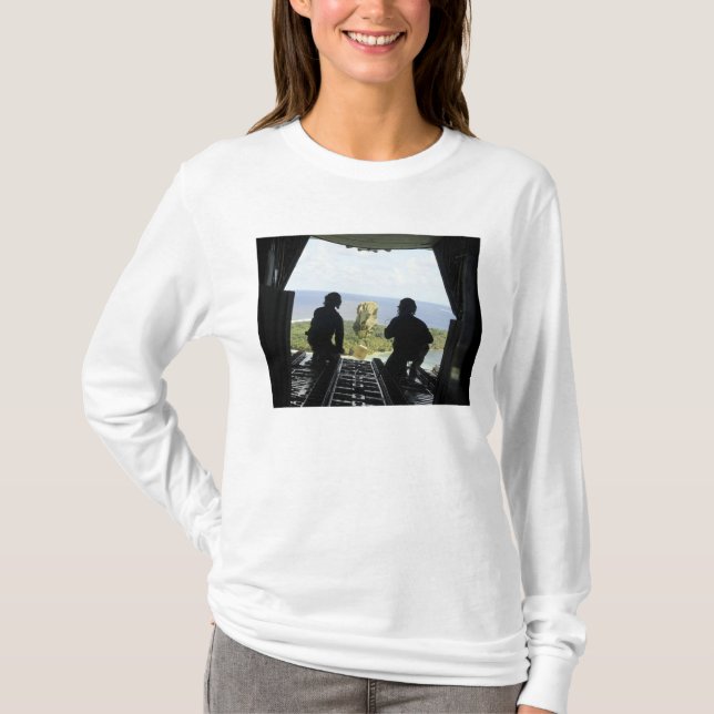 T-shirt Une boîte de biens humanitaires (Devant)